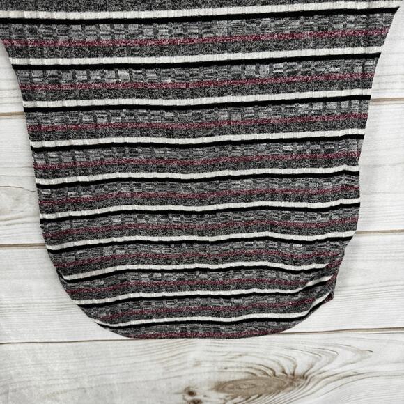 Fashion Magazine Black & Gray Striped Curved Hem Short Sleeve Top Size Medium - Picture 3 of 5